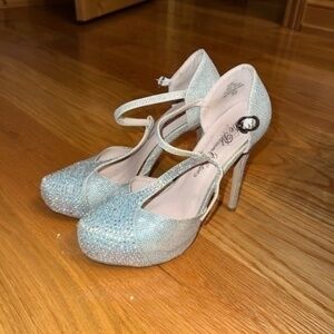 De Blossom Collection Bedazzled Party Cocktail Pump Heel Silver 8.5